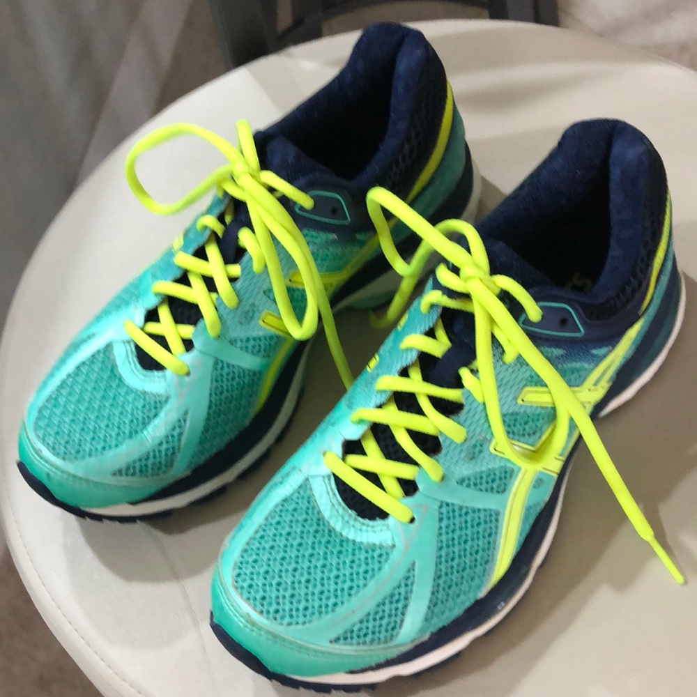 Running shoes